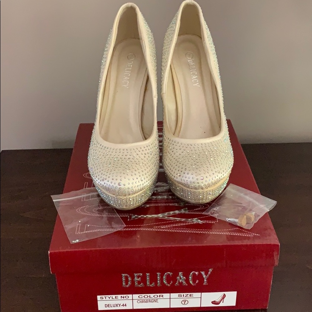 Delicacy a/b crystal heels size 7